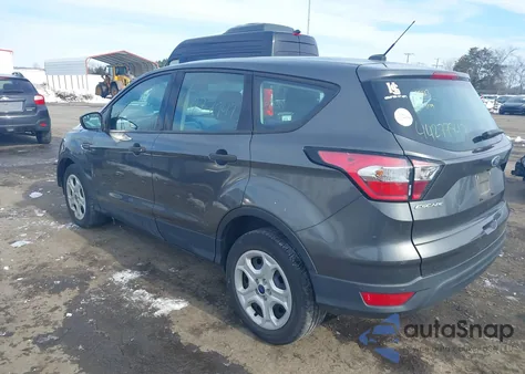 2017 Ford Escape S z USA, uszkodzony, nr VIN 1FMCU0F76HUC73899